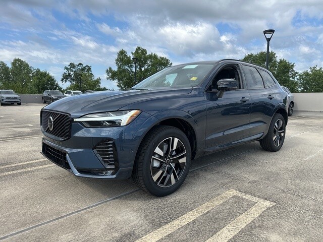 2026 Volvo XC60 B5 Plus photo 3