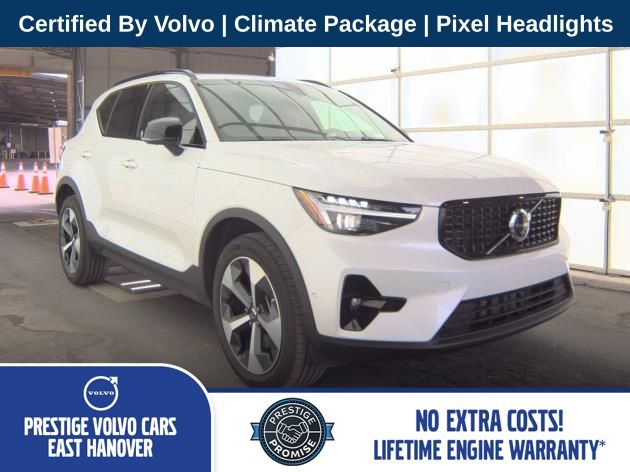 2026 Volvo XC40 B5 Plus Dark AWD's photo