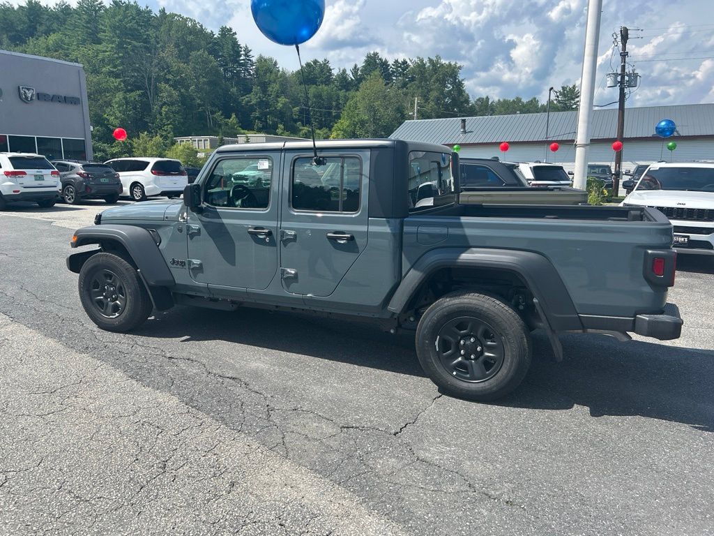 2026 Jeep Gladiator Sport - Photo 3