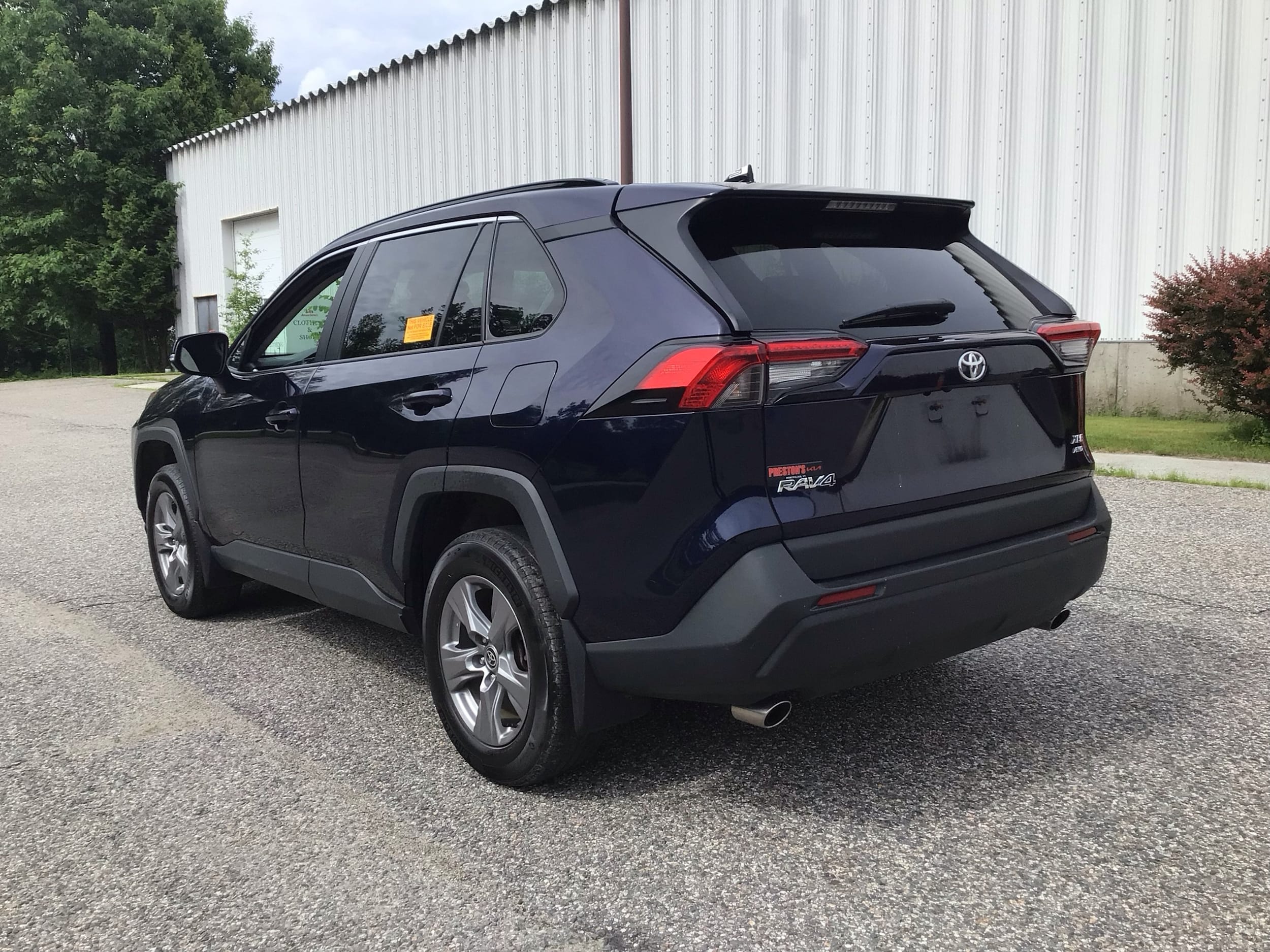 2022 Toyota RAV4 XLE - Photo 5