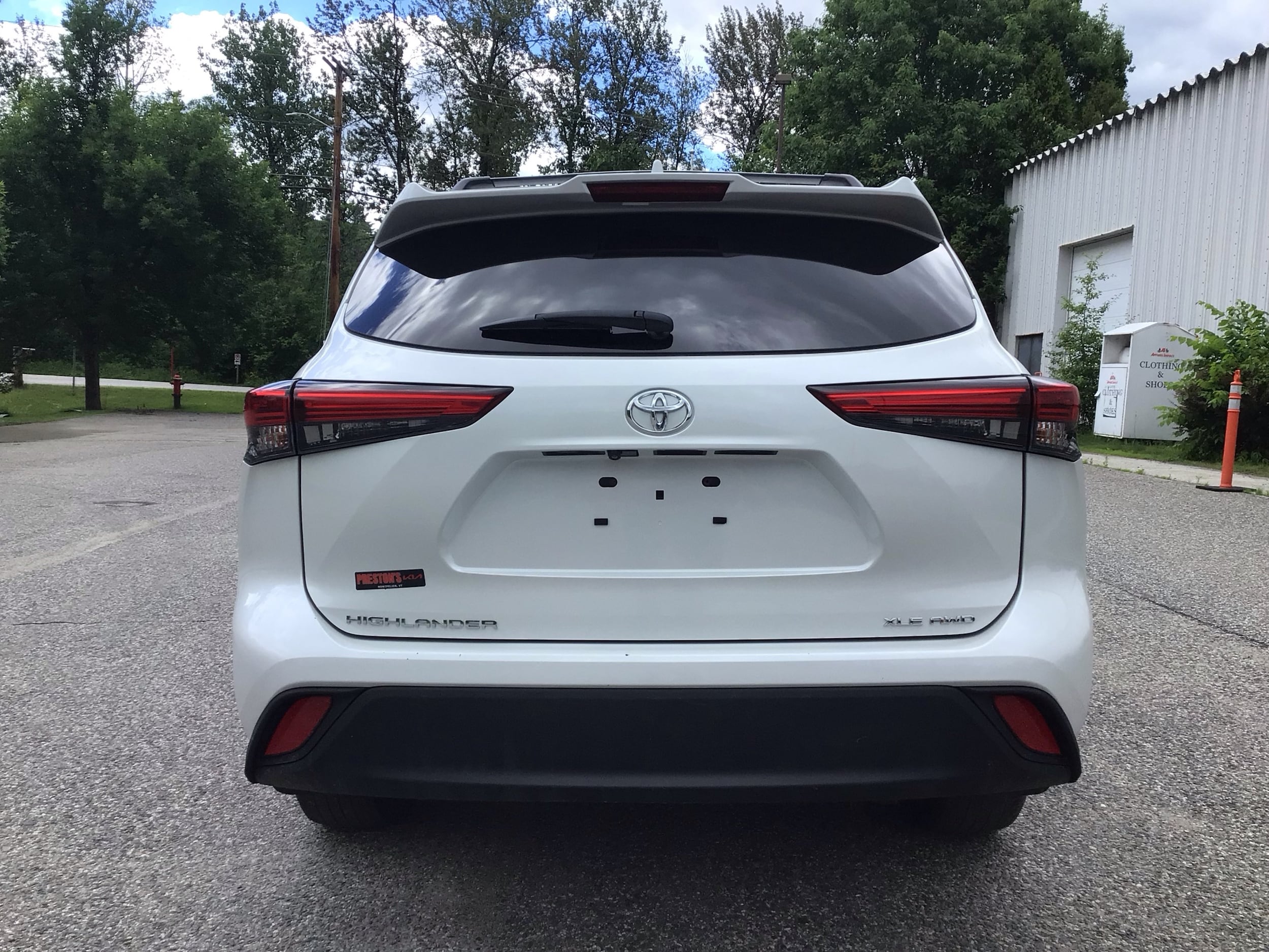 2022 Toyota Highlander XLE - Photo 6