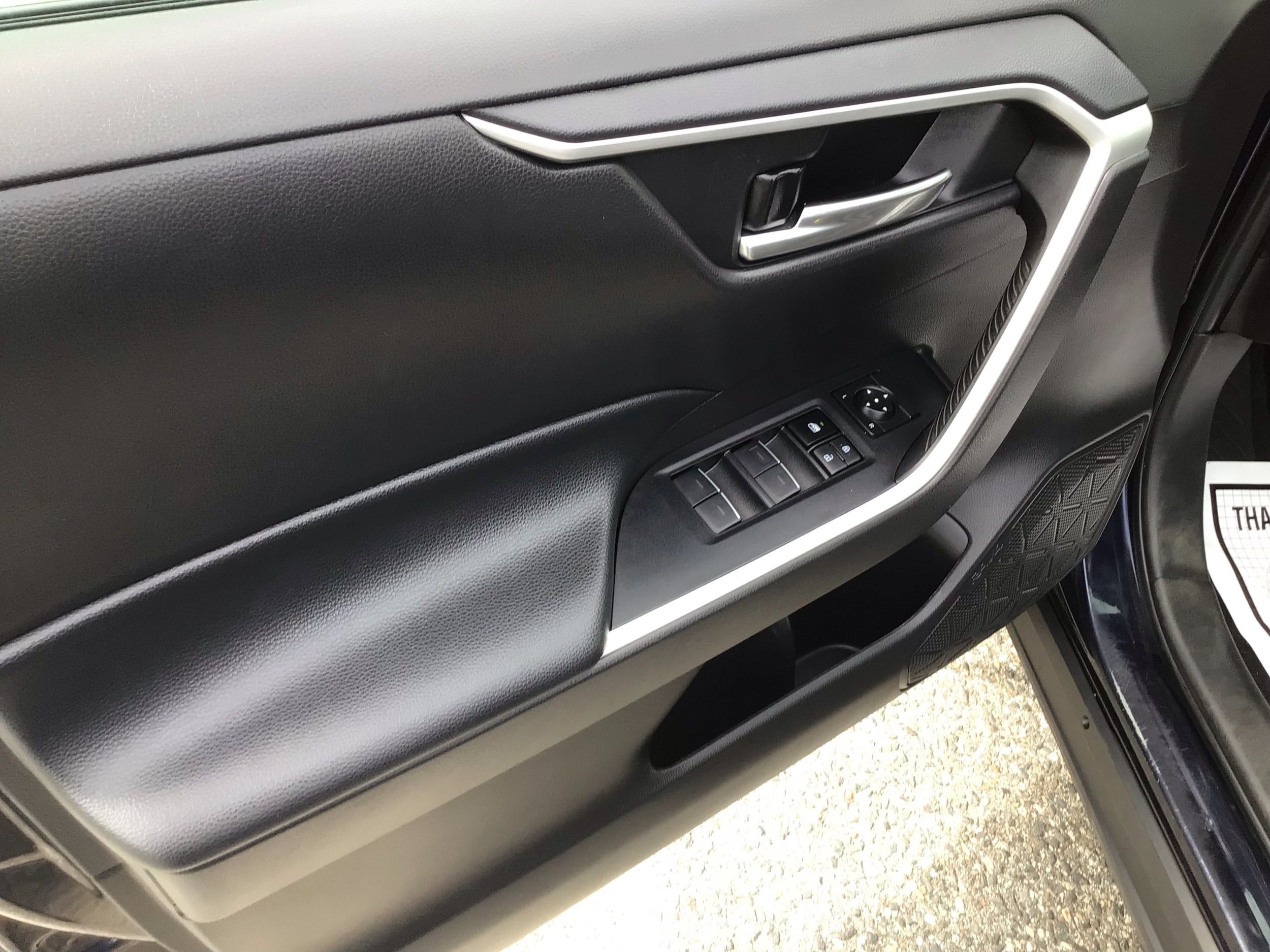 2022 Toyota RAV4 XLE - Photo 10