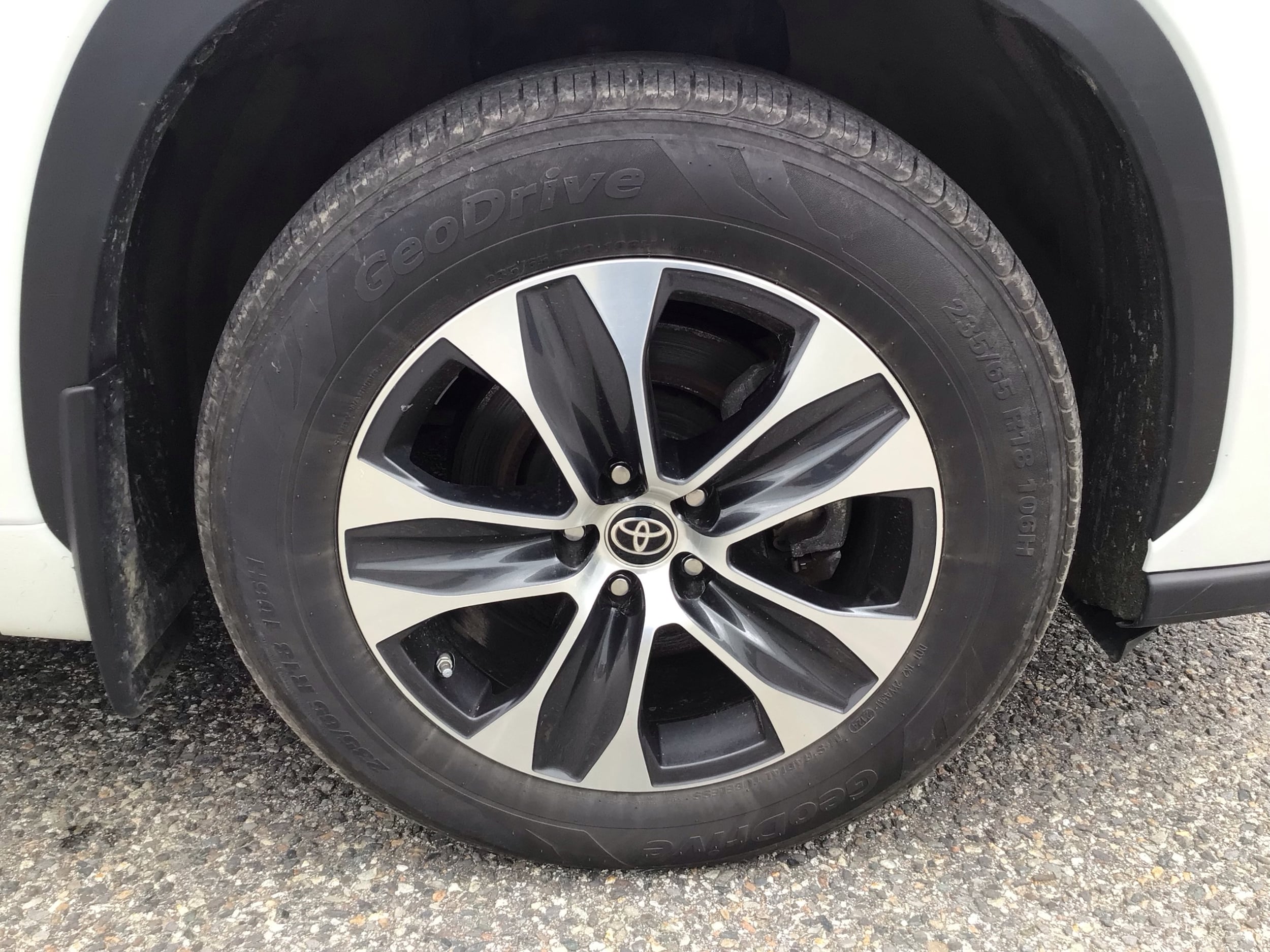2022 Toyota Highlander XLE - Photo 9