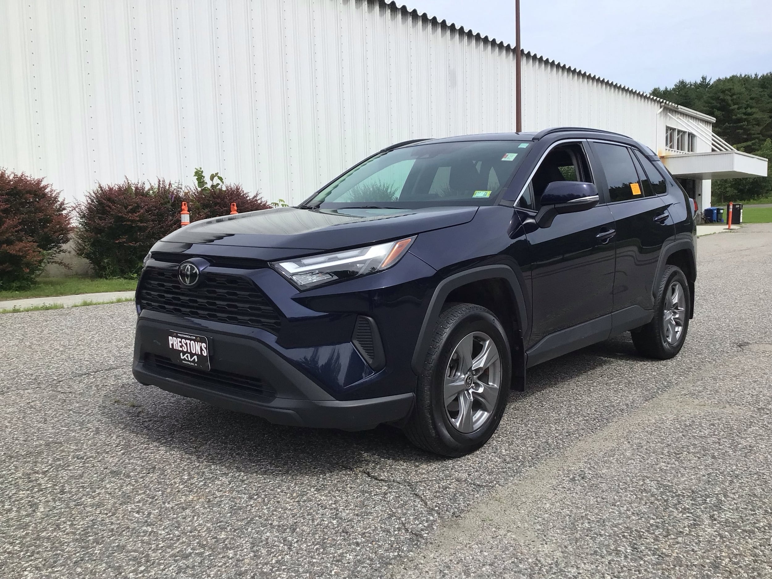 2022 Toyota RAV4 XLE - Photo 3