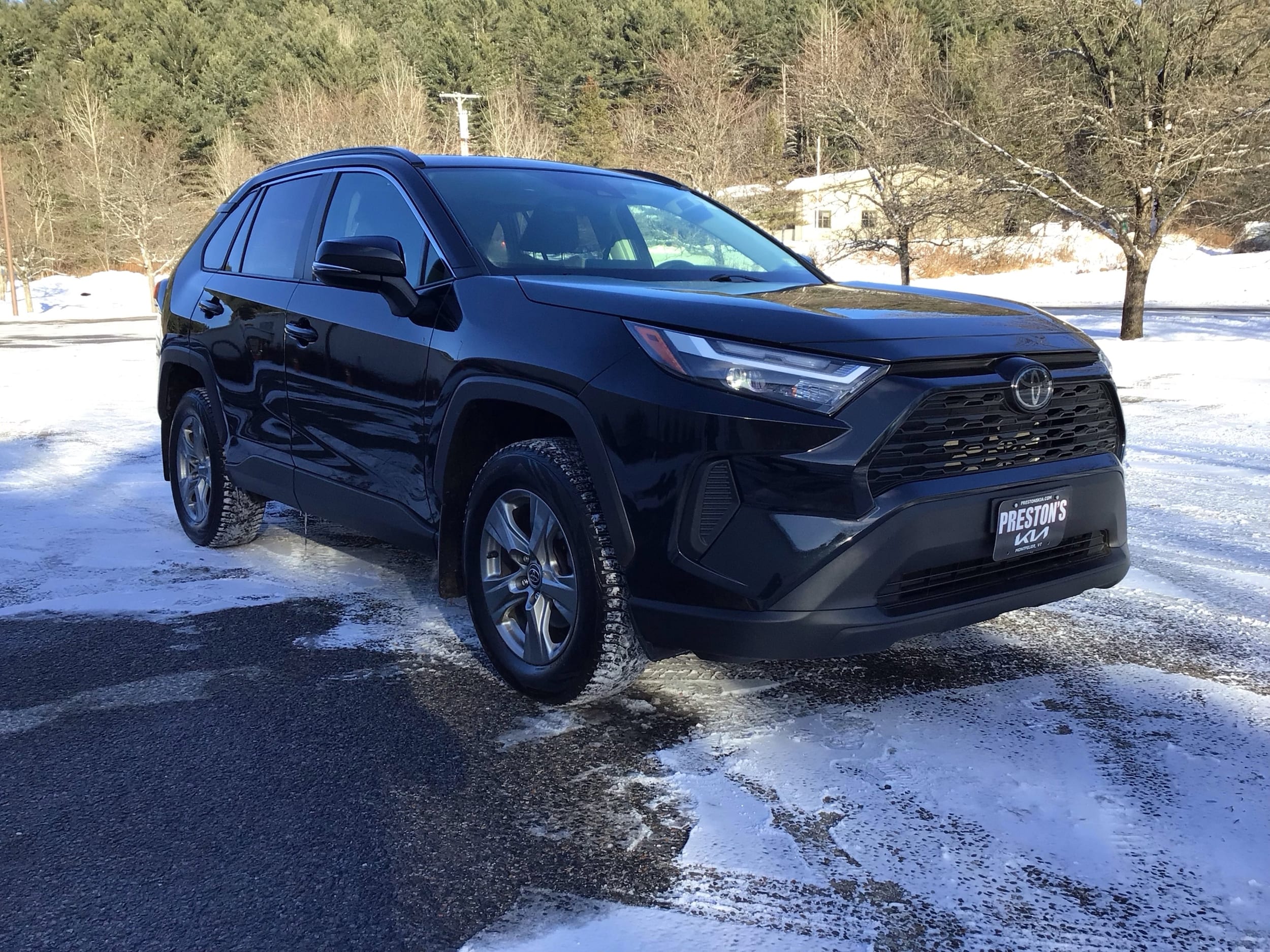 2023 Toyota RAV4 XLE's photo