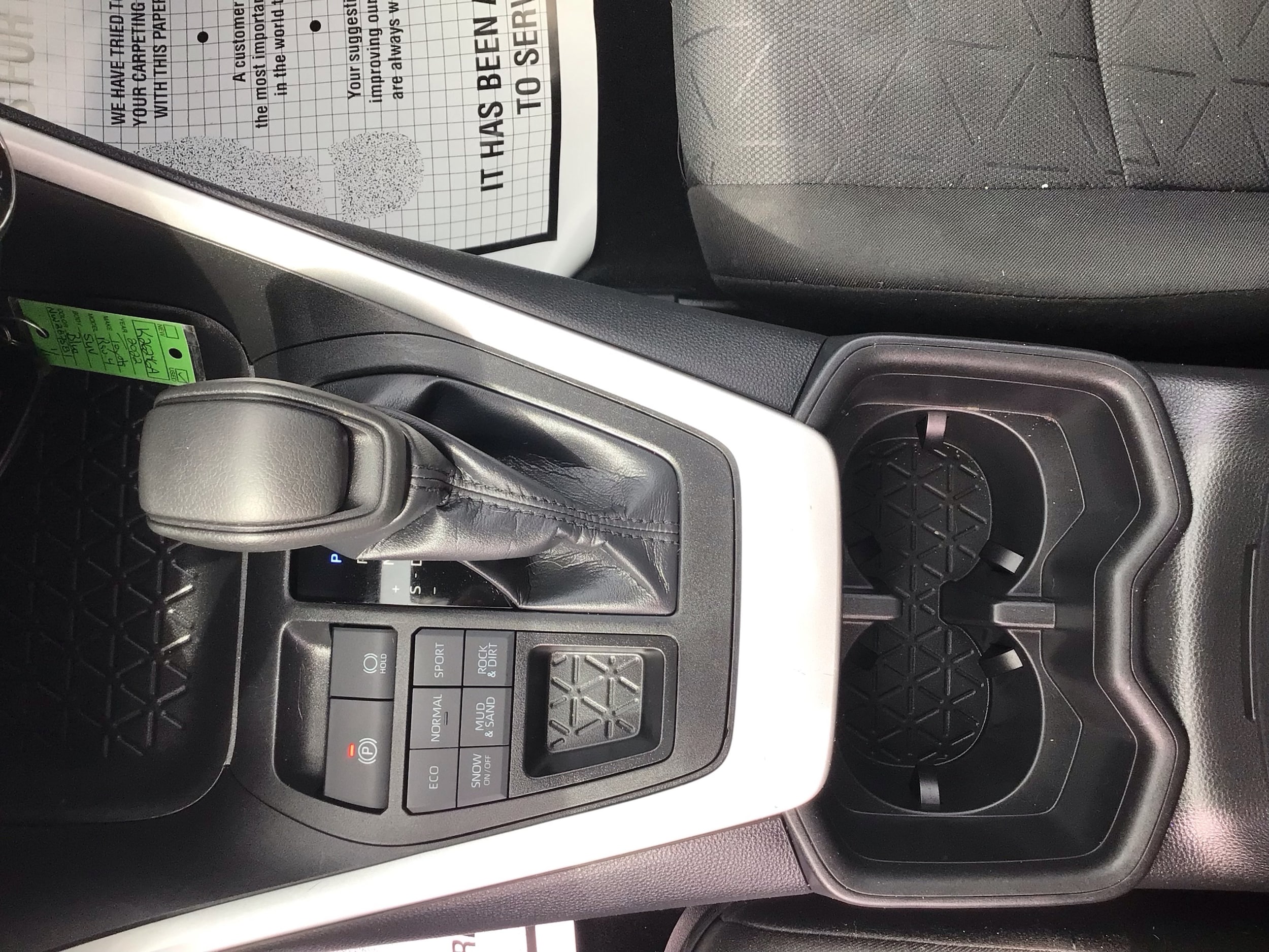 2022 Toyota RAV4 XLE - Photo 19