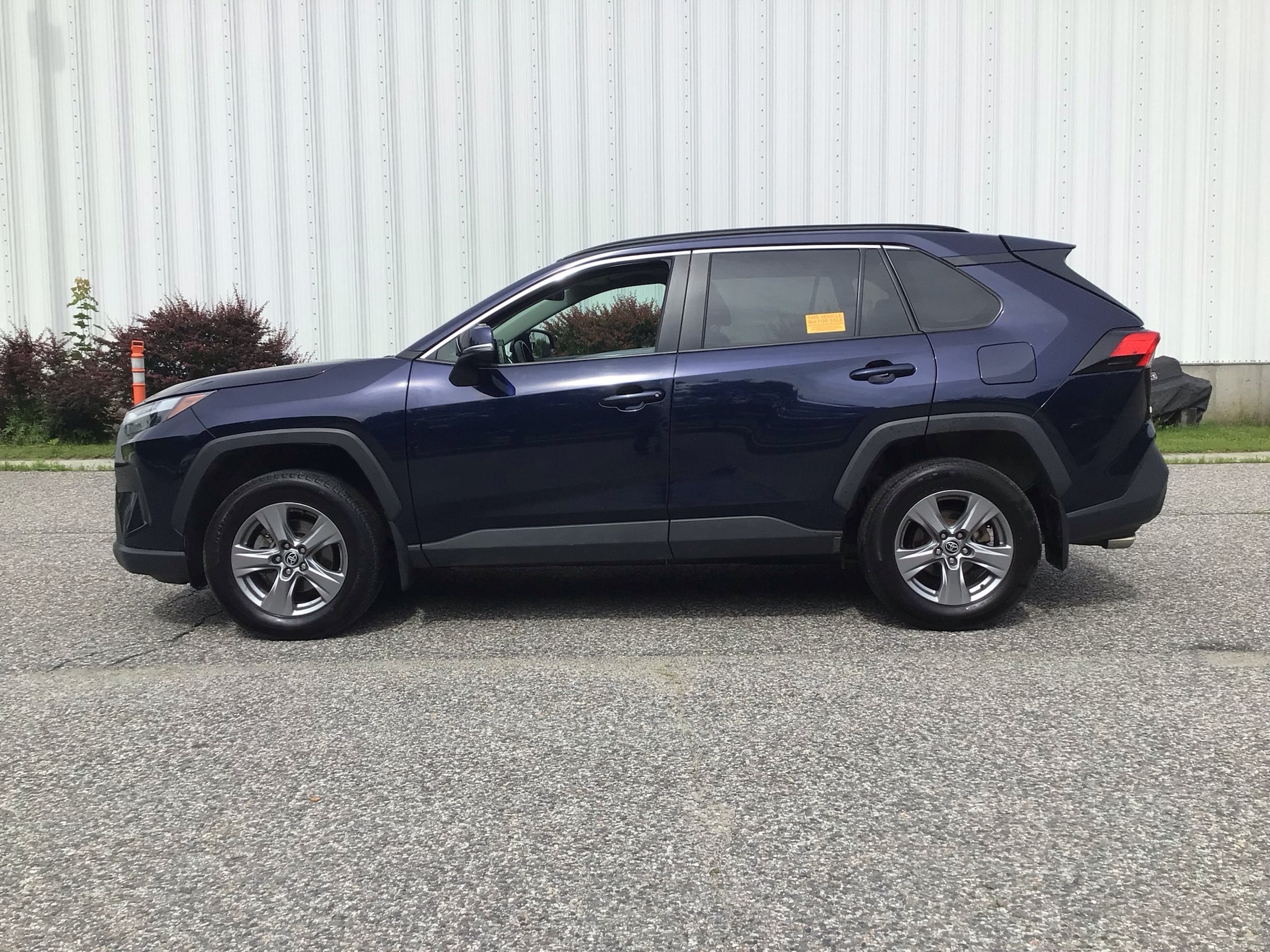 2022 Toyota RAV4 XLE - Photo 4