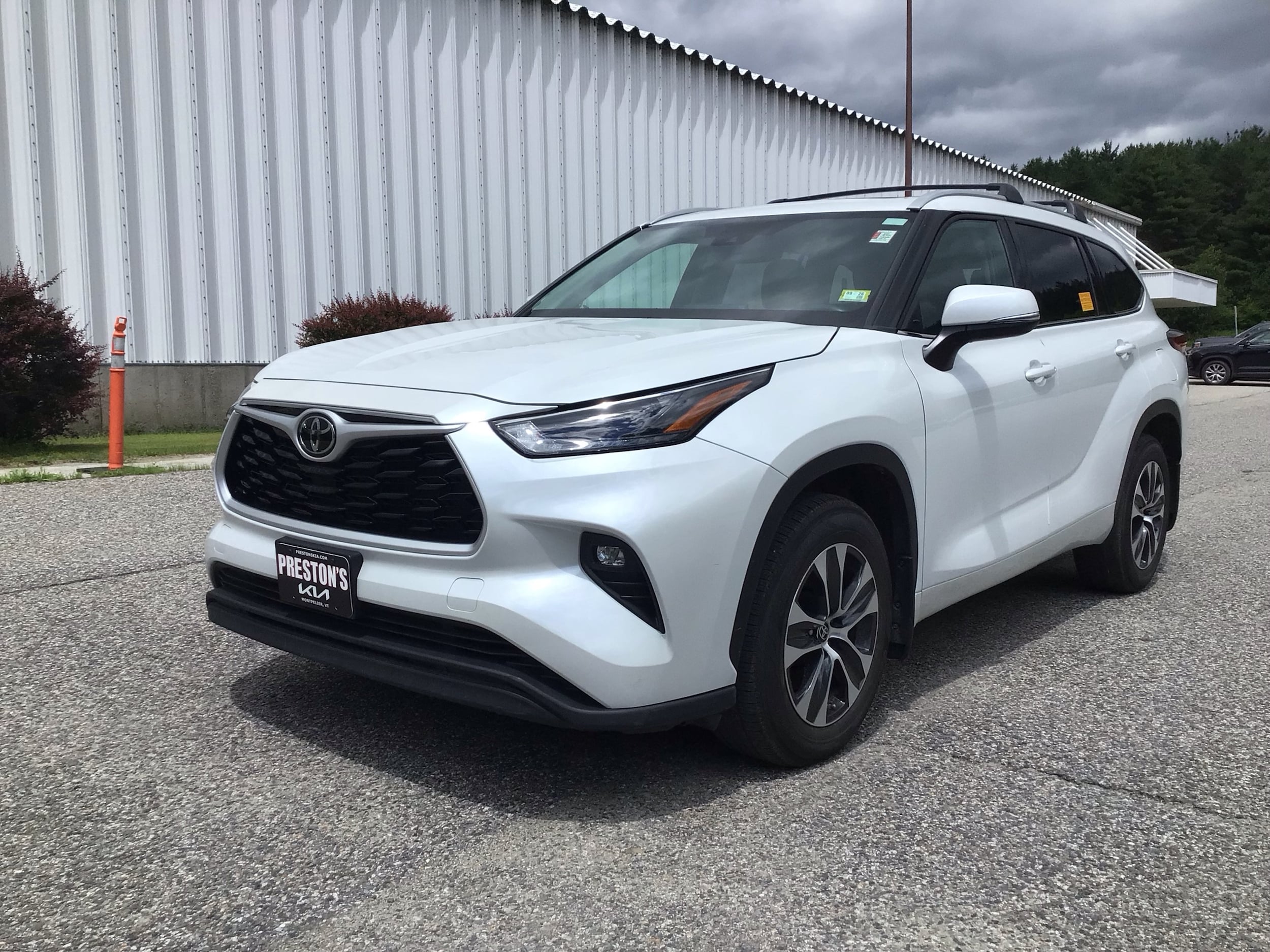 2022 Toyota Highlander XLE - Photo 3