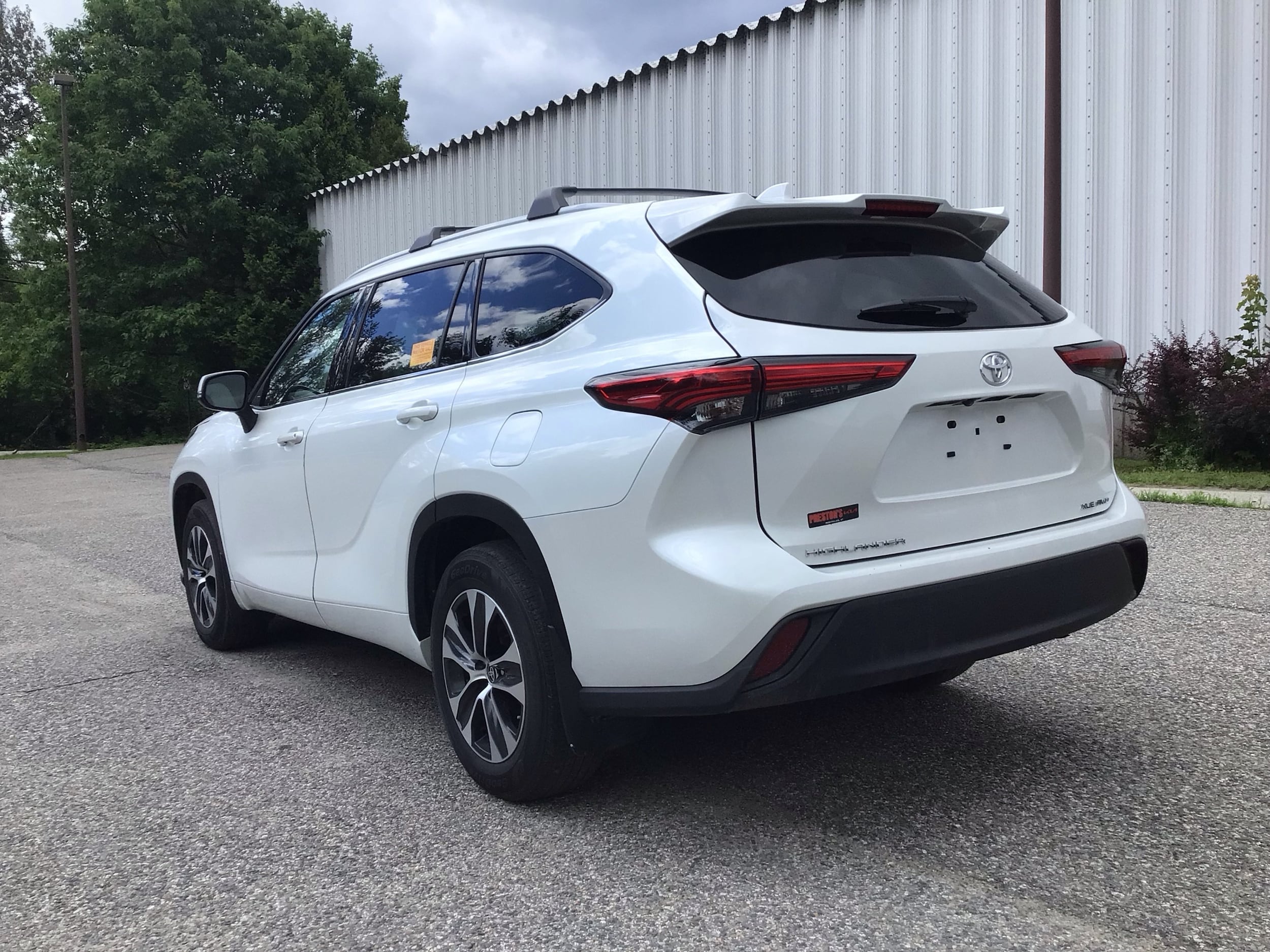 2022 Toyota Highlander XLE - Photo 5