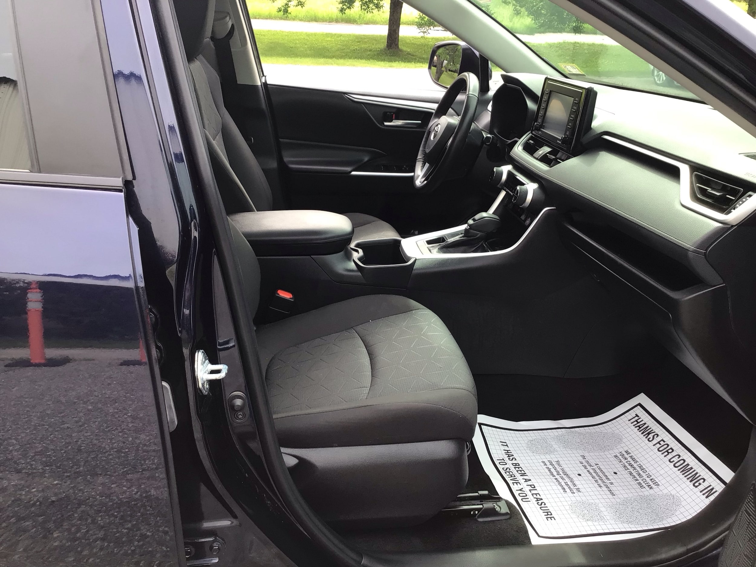 2022 Toyota RAV4 XLE - Photo 26