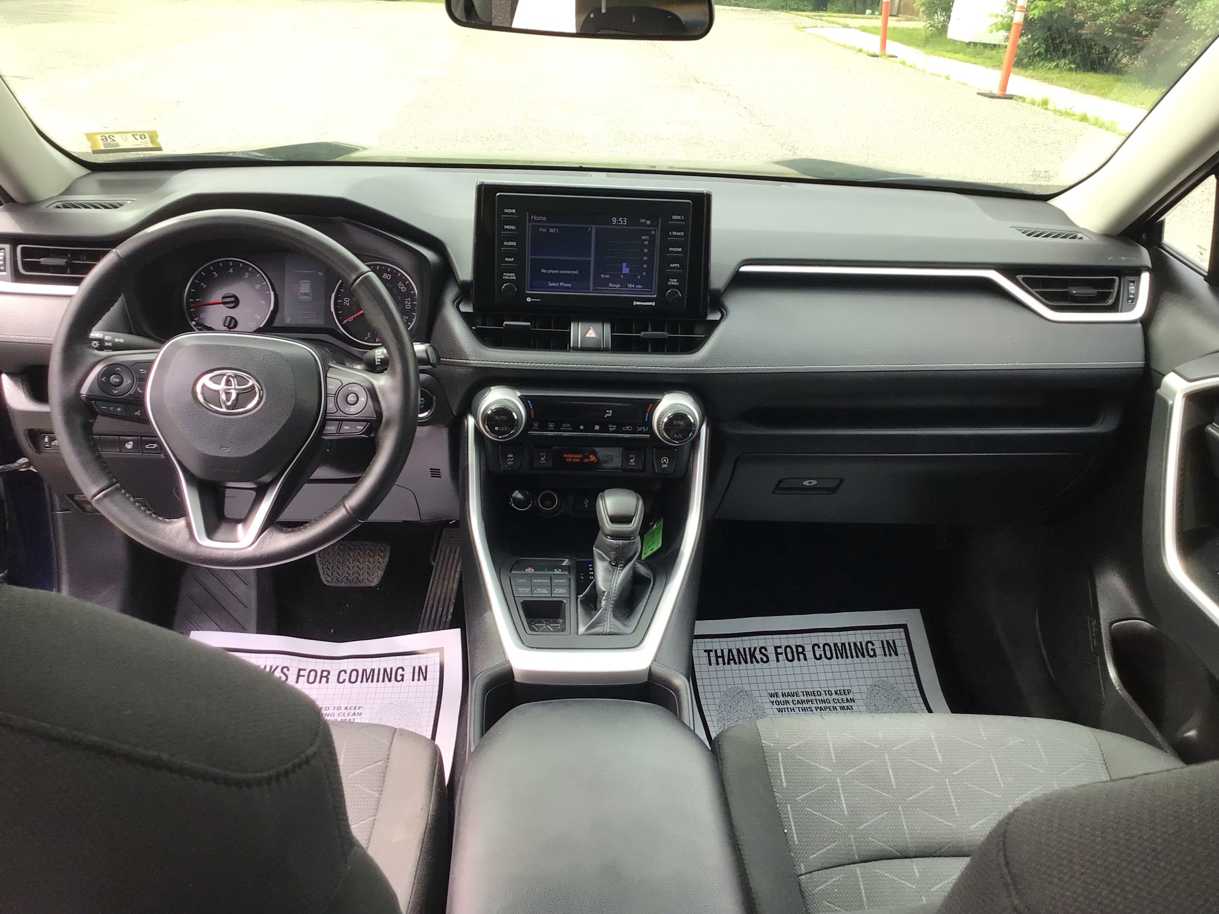 2022 Toyota RAV4 XLE - Photo 17