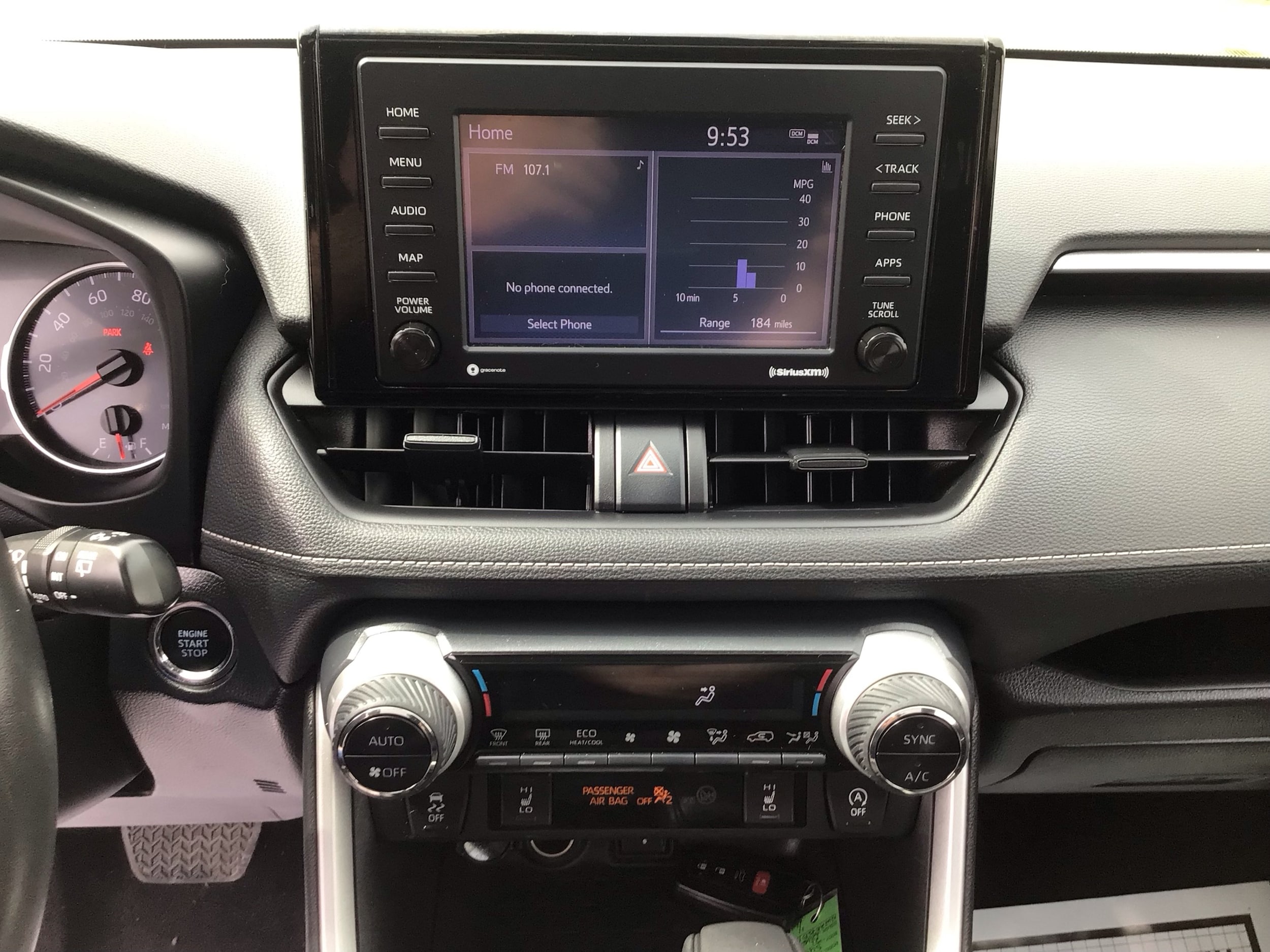 2022 Toyota RAV4 XLE - Photo 18