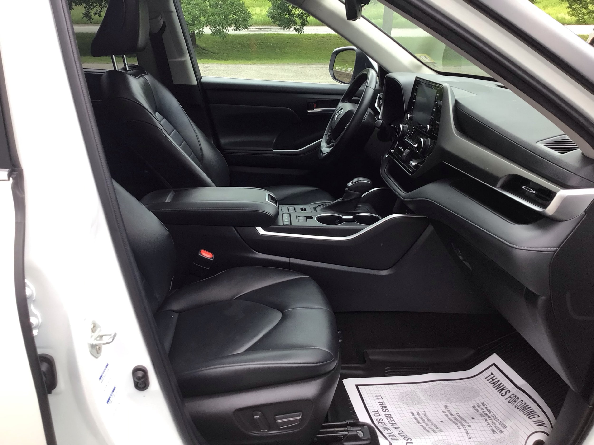 2022 Toyota Highlander XLE - Photo 28
