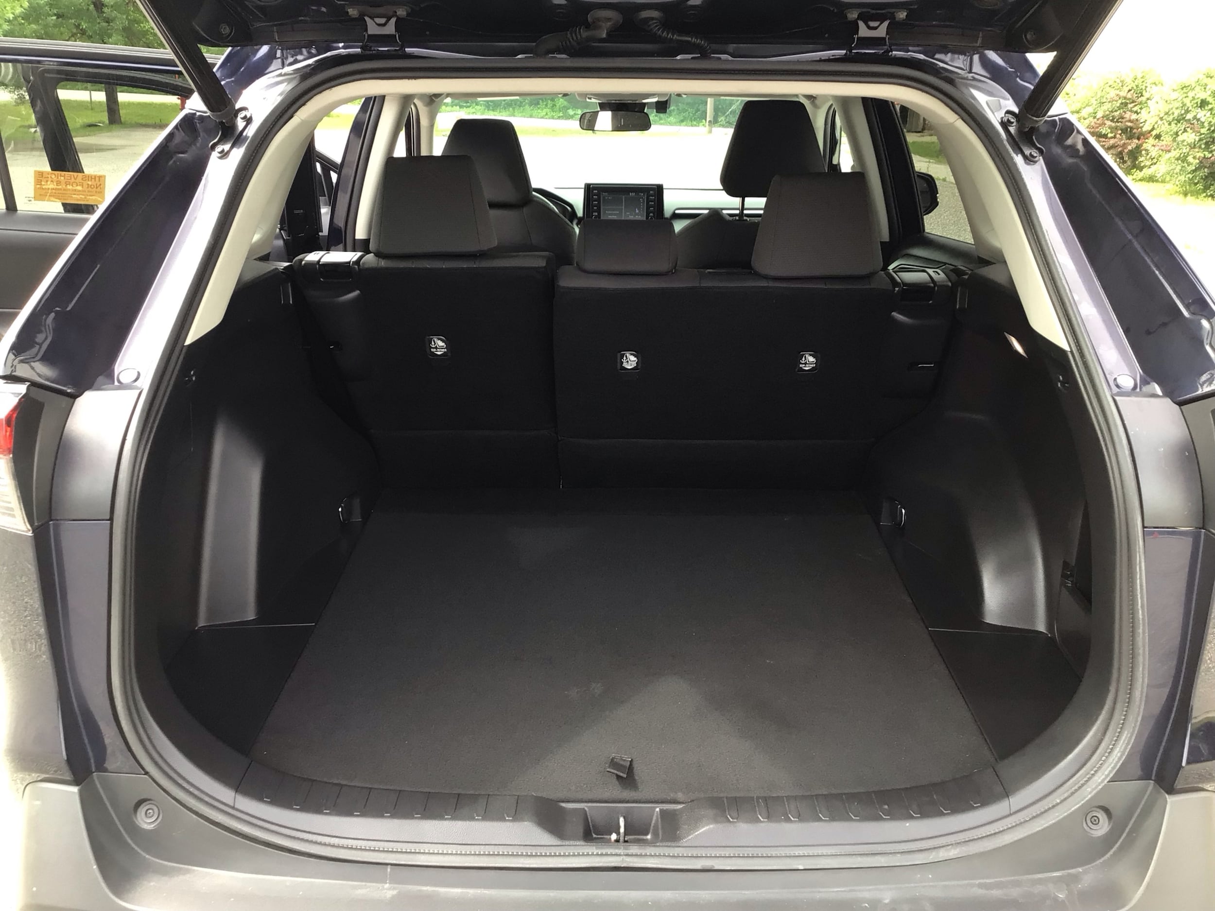 2022 Toyota RAV4 XLE - Photo 13