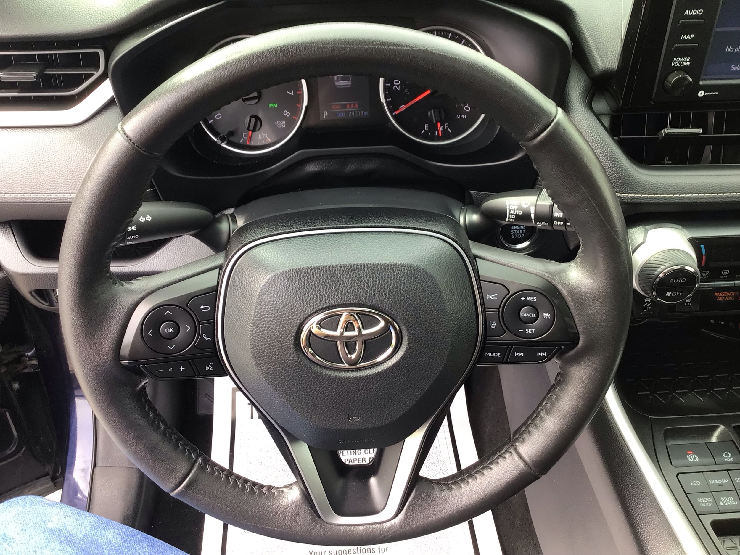 2022 Toyota RAV4 XLE - Photo 16