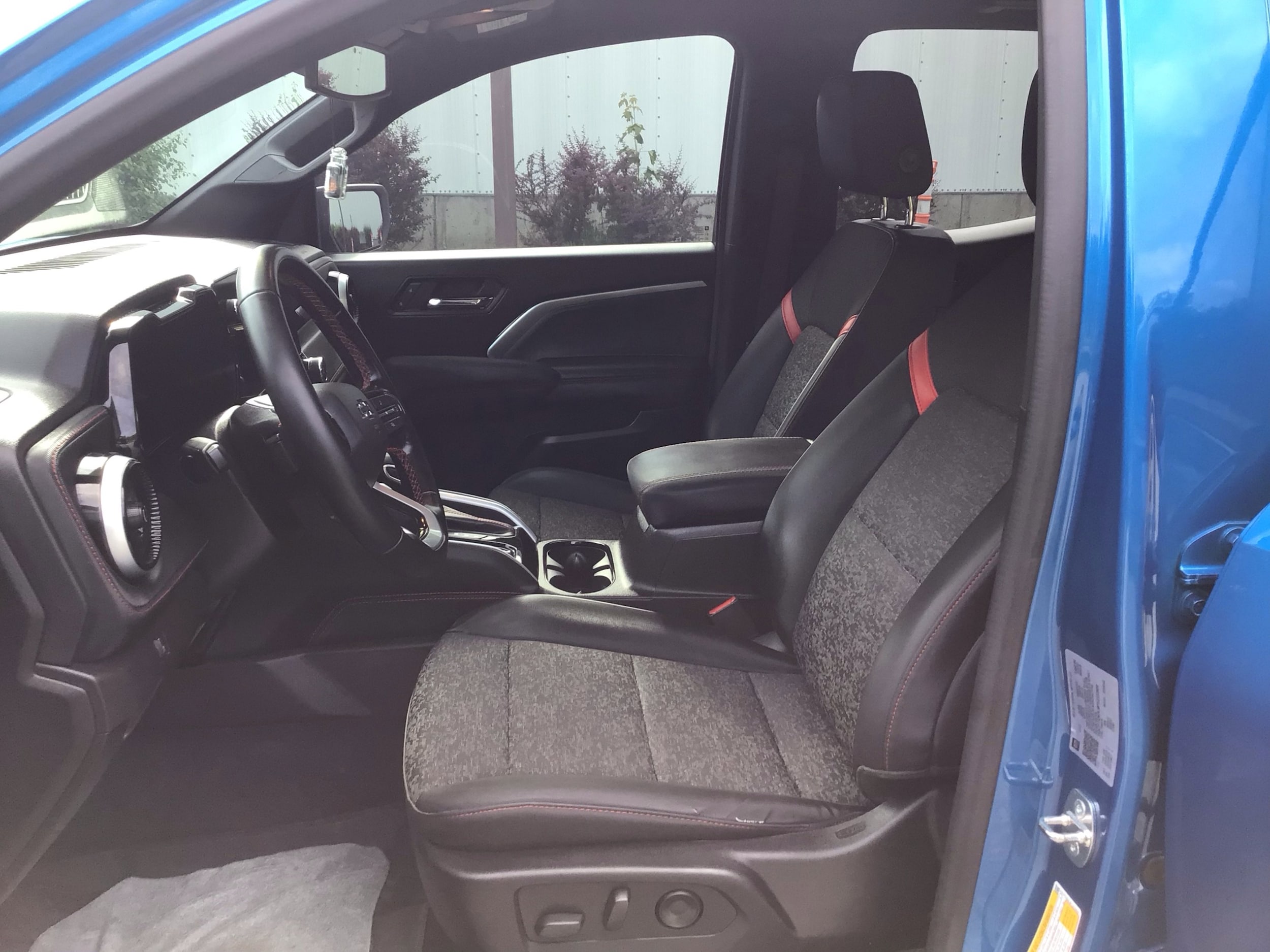 2023 Chevrolet Colorado Z71 - Photo 11