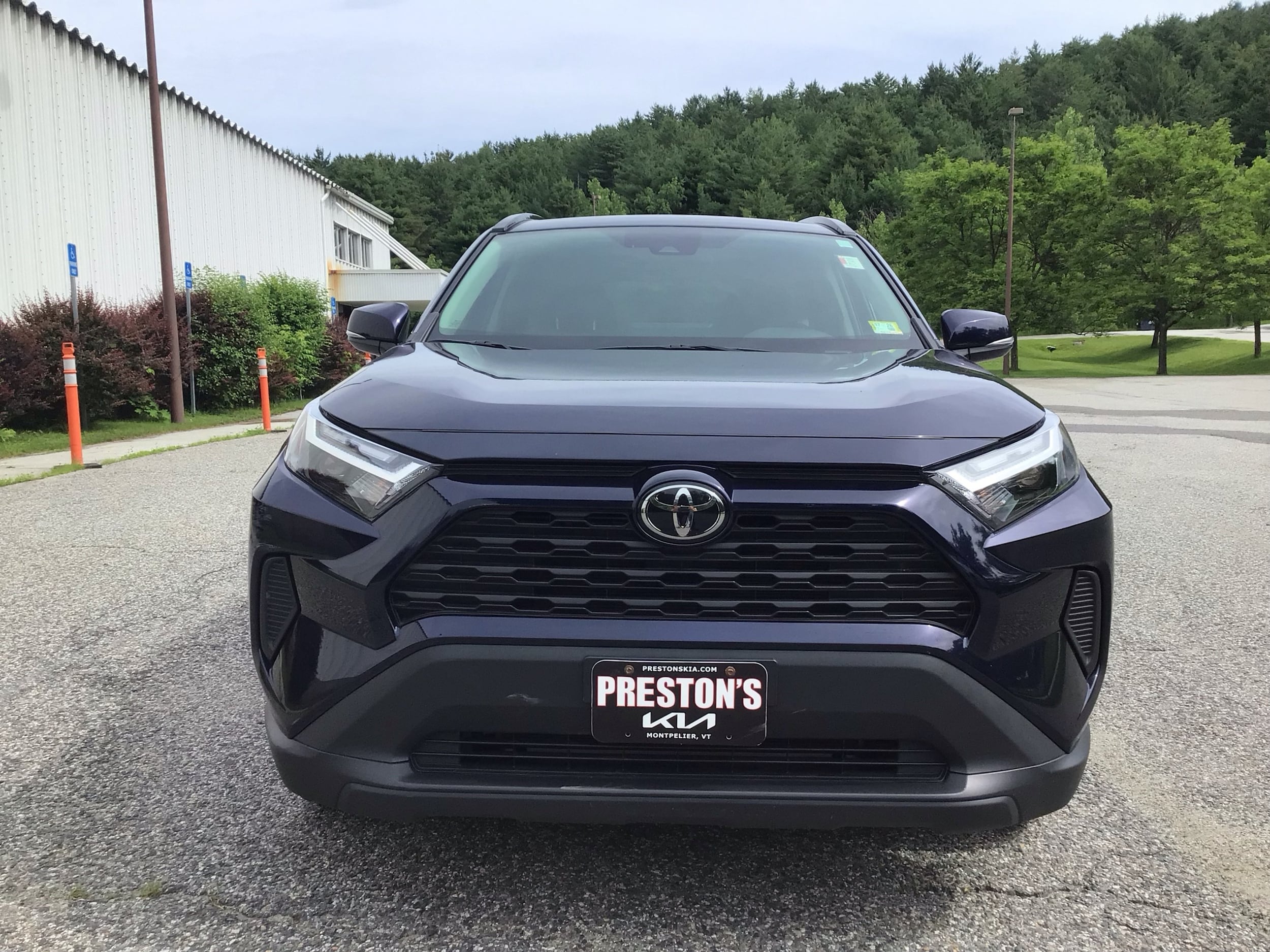 2022 Toyota RAV4 XLE - Photo 2