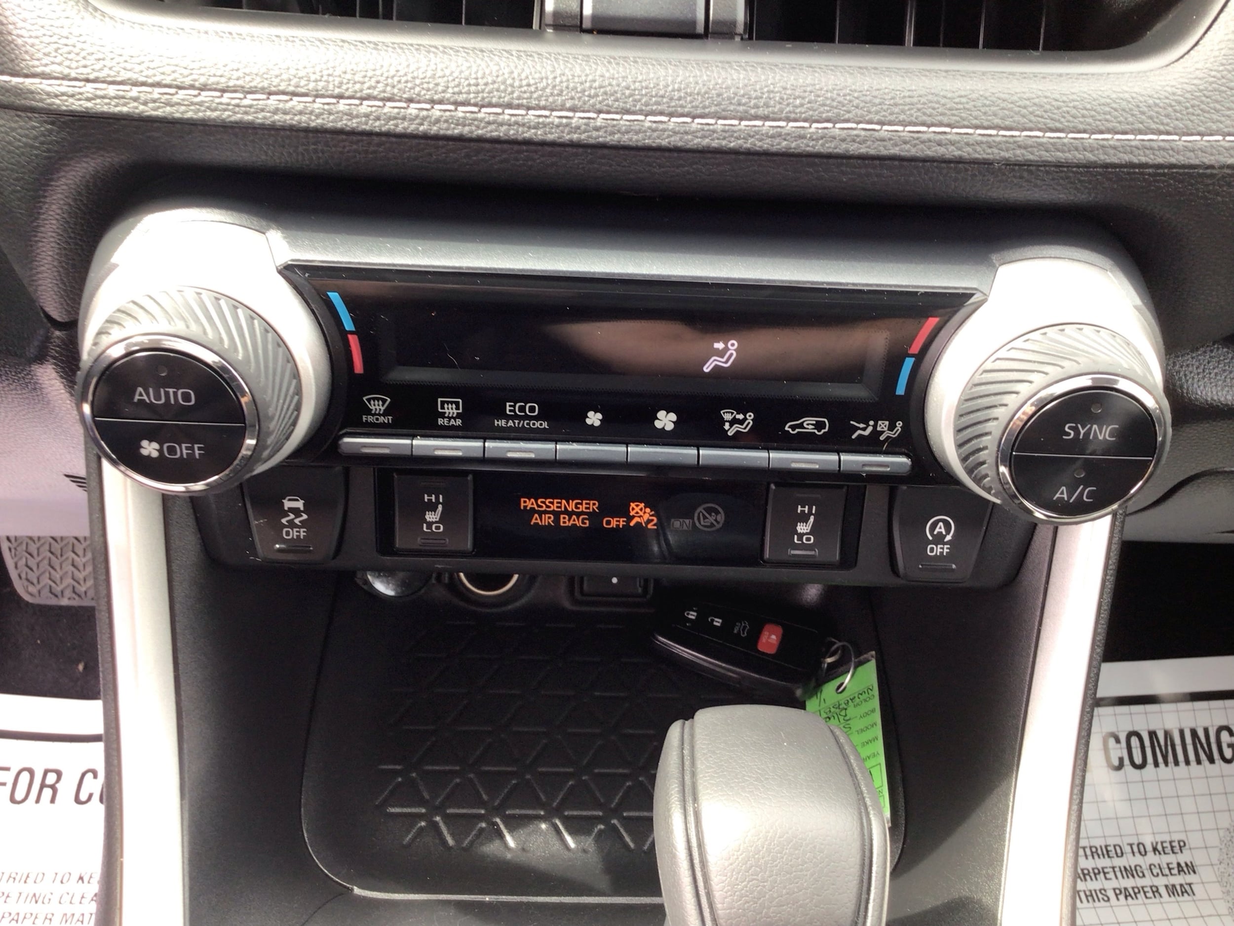 2022 Toyota RAV4 XLE - Photo 20