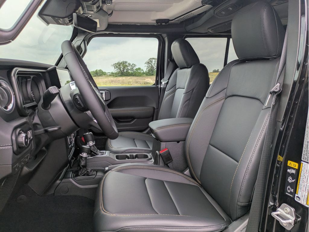 2025 Jeep Wrangler 4-Door Sahara - Photo 9