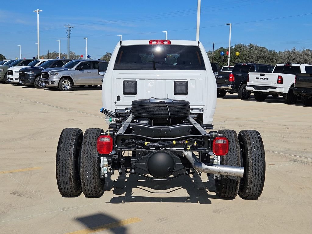 New 2026 Ram 4500 Chassis Cab TRADESMAN CREW 4X4 84' CA Pickup