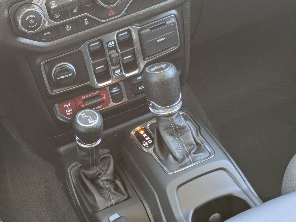 2025 Jeep Wrangler 4-Door Willys - Photo 16