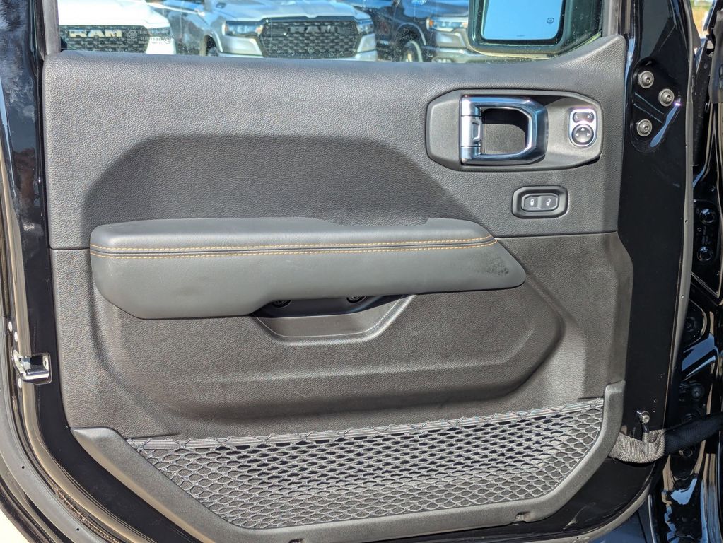 2025 Jeep Wrangler 4-Door Sahara - Photo 10