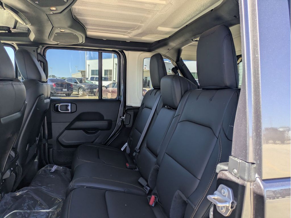 2025 Jeep Wrangler 4-Door Sahara - Photo 13