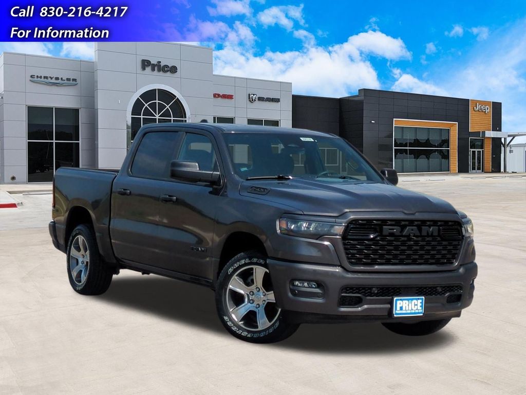 New 2026 Ram 1500 EXPRESS CREW CAB 4X4 5'7 BOX