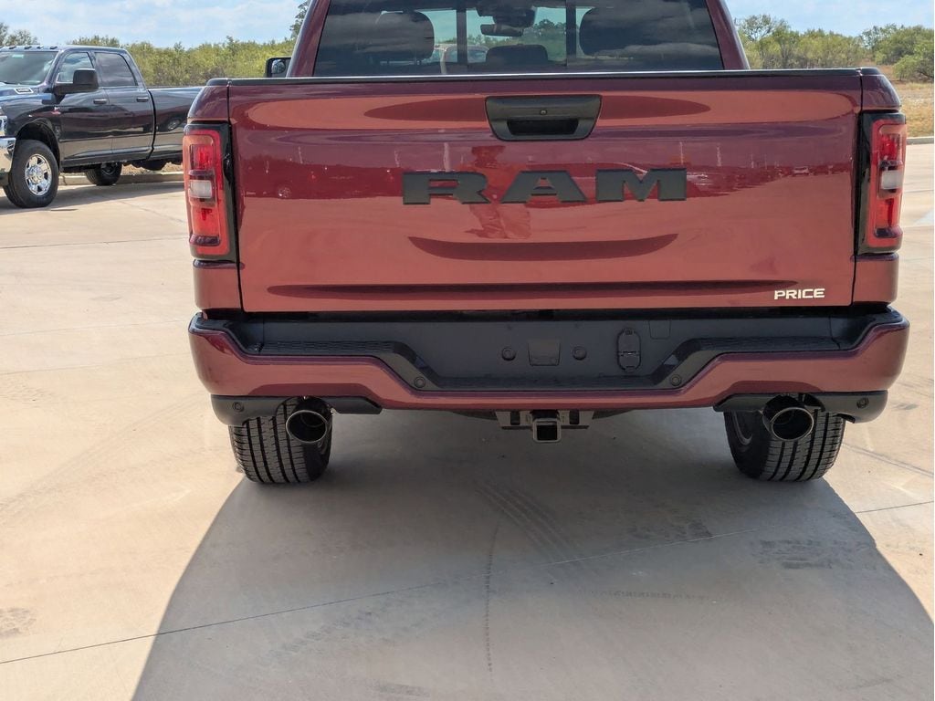 New 2026 Ram 1500 EXPRESS CREW CAB 4X2 5'7 BOX Pickup