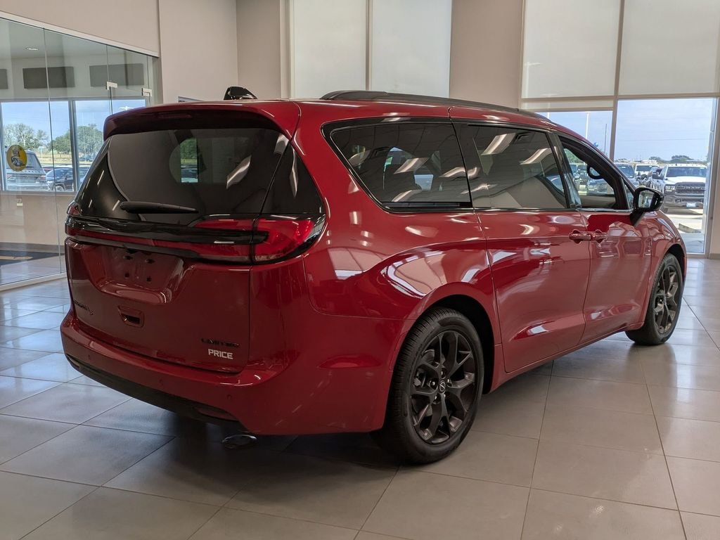 New 2026 Chrysler Pacifica LIMITED Passenger Van