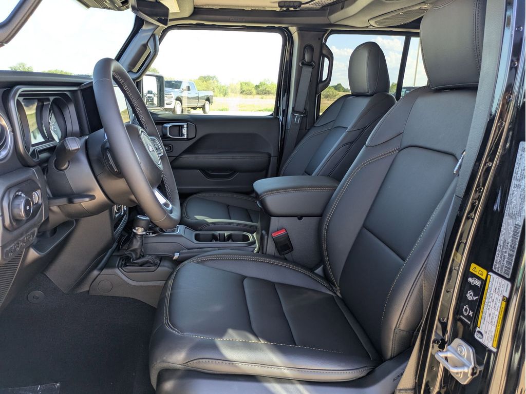 2025 Jeep Wrangler 4-Door Sahara - Photo 8