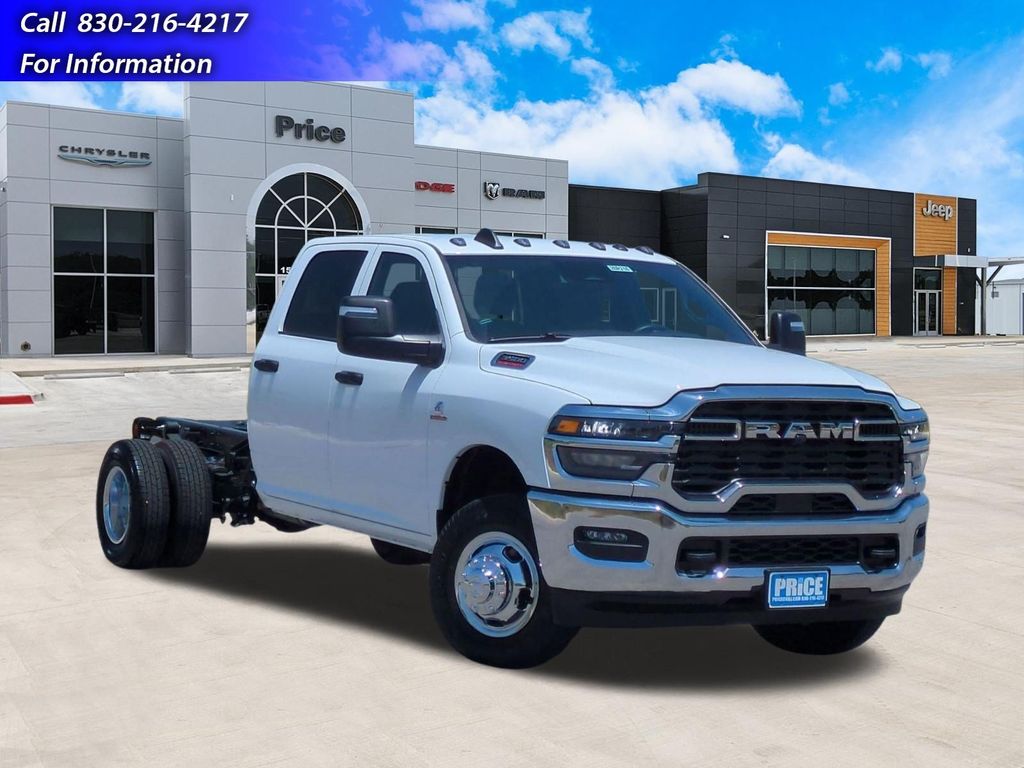 New 2026 Ram 3500 TRADESMAN CREW CAB CHASSIS 4X4 60' CA