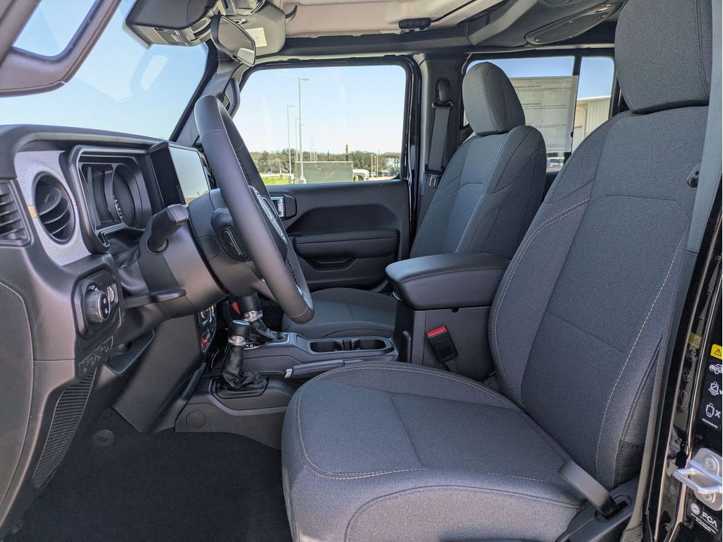 2025 Jeep Gladiator Willys - Photo 9
