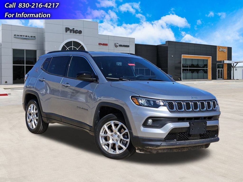 2024 Jeep Compass Latitude Lux's photo