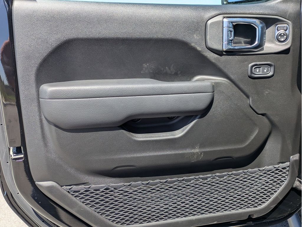 2025 Jeep Gladiator Willys - Photo 11