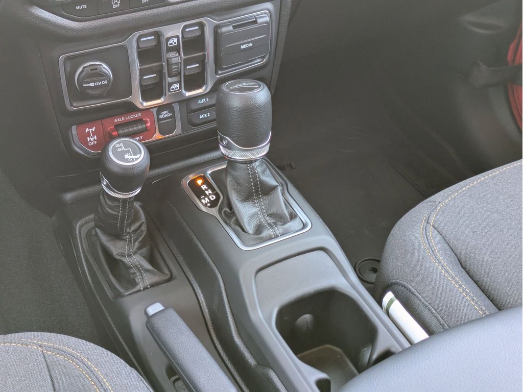 2025 Jeep Gladiator Willys - Photo 16