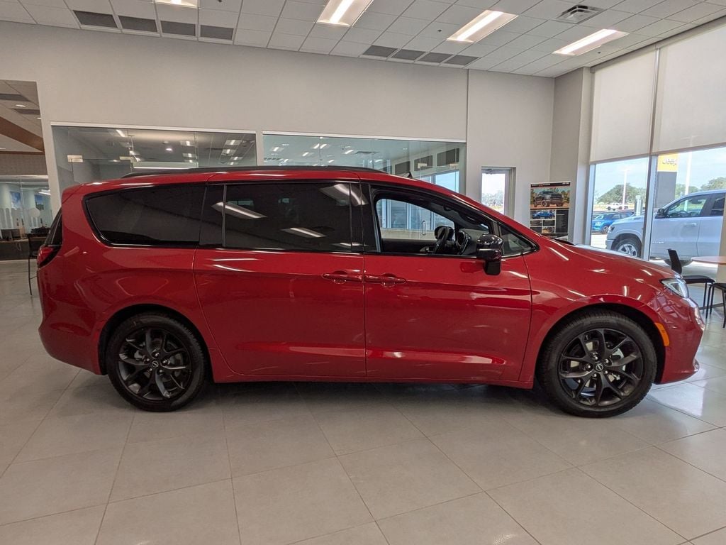 New 2026 Chrysler Pacifica LIMITED Passenger Van