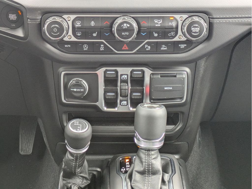 2025 Jeep Wrangler 4-Door Sahara - Photo 16