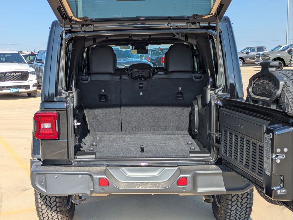 2025 Jeep Wrangler 4-Door Sahara - Photo 18