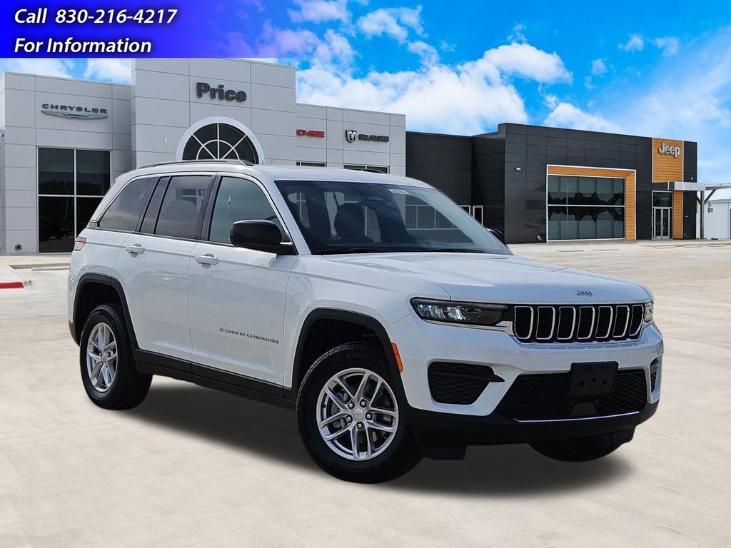 2025 Jeep Grand Cherokee Laredo's photo