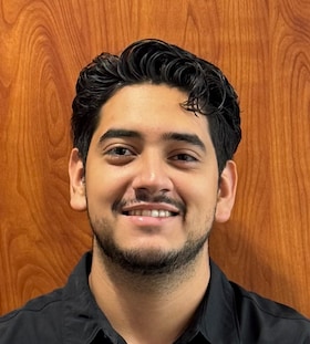 Staff member Alex Peralta from ID_25edf88e2fd2