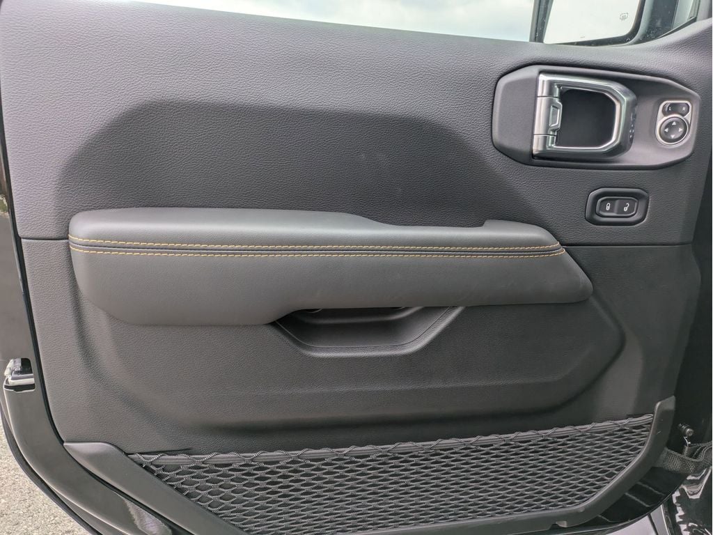 2025 Jeep Wrangler 4-Door Sahara - Photo 11