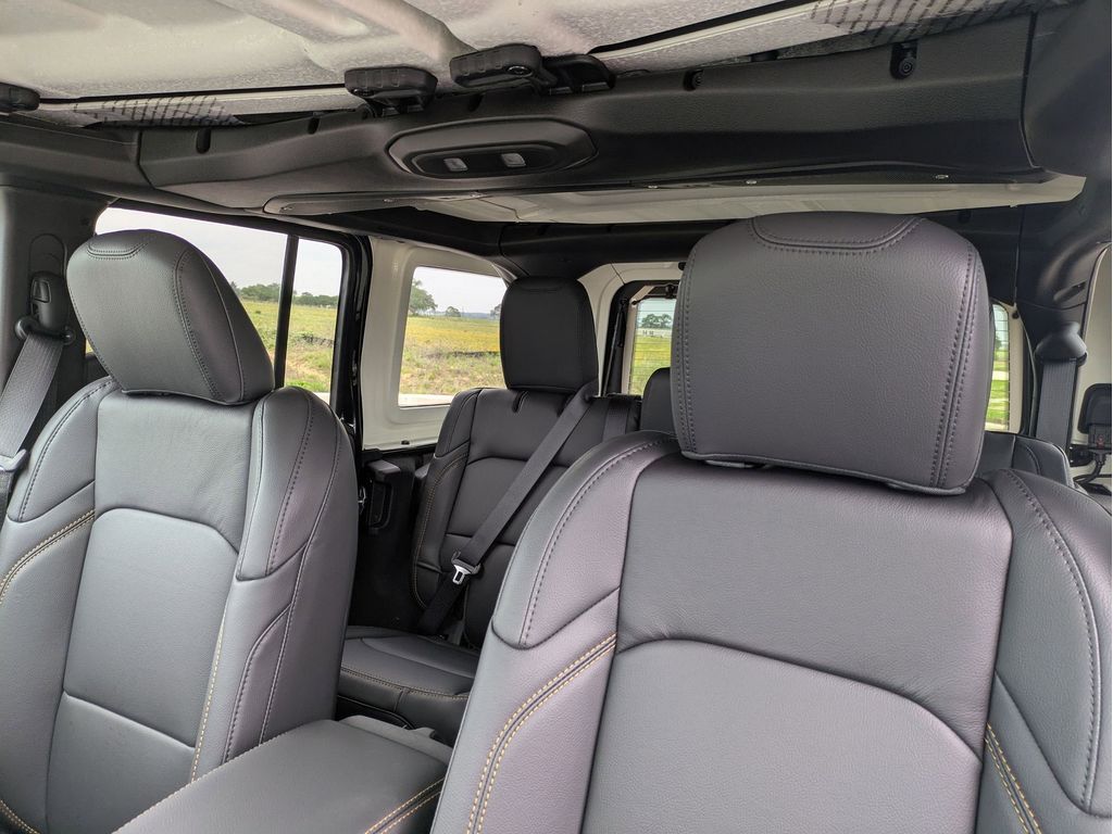 2025 Jeep Wrangler 4-Door Sahara - Photo 12