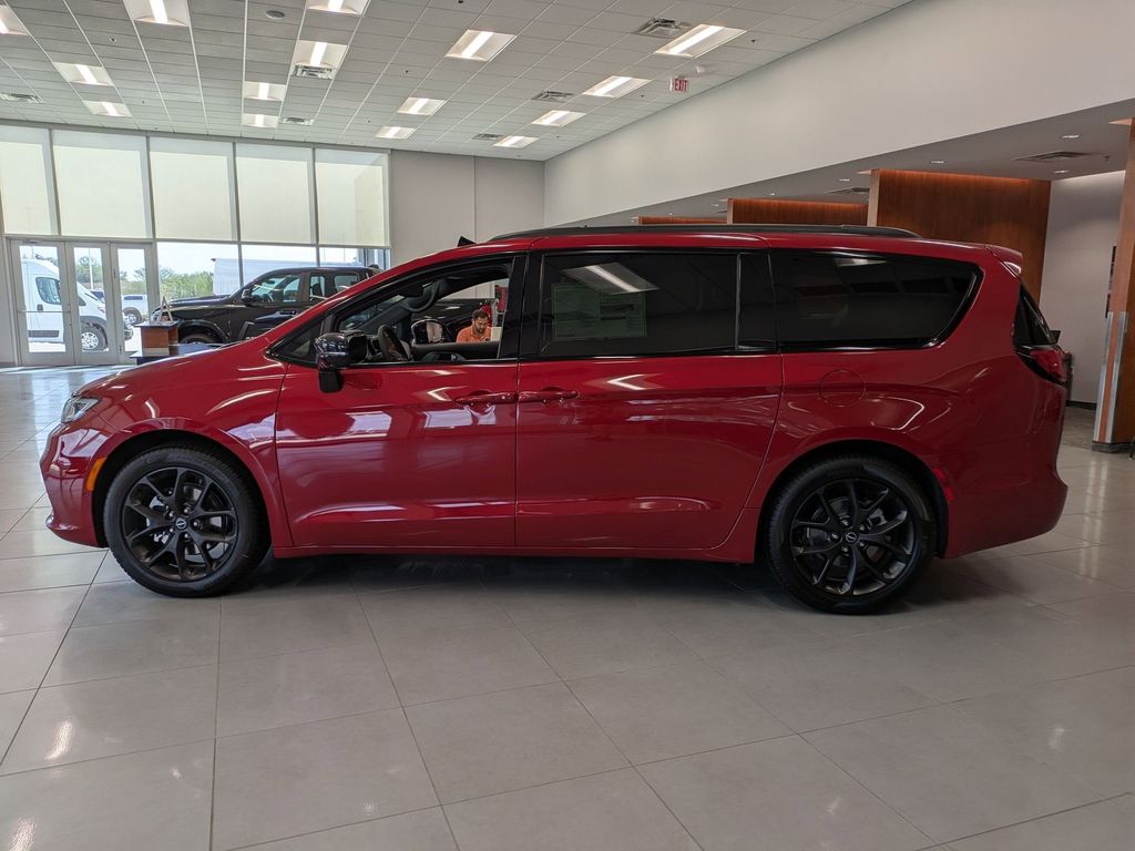 2026 Chrysler Pacifica Limited - Photo 6