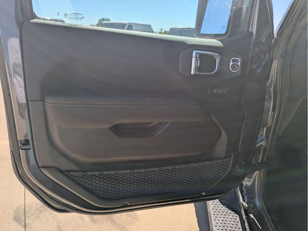 2025 Jeep Wrangler 4-Door Sahara - Photo 11