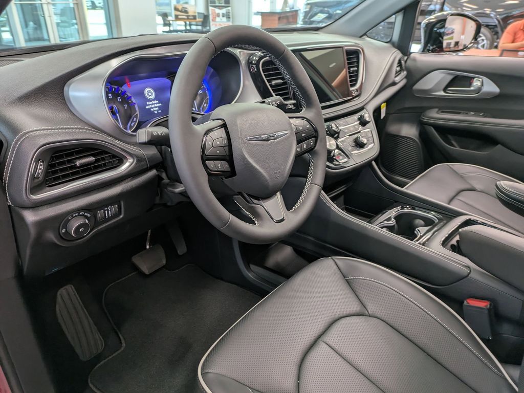 2026 Chrysler Pacifica Limited - Photo 10