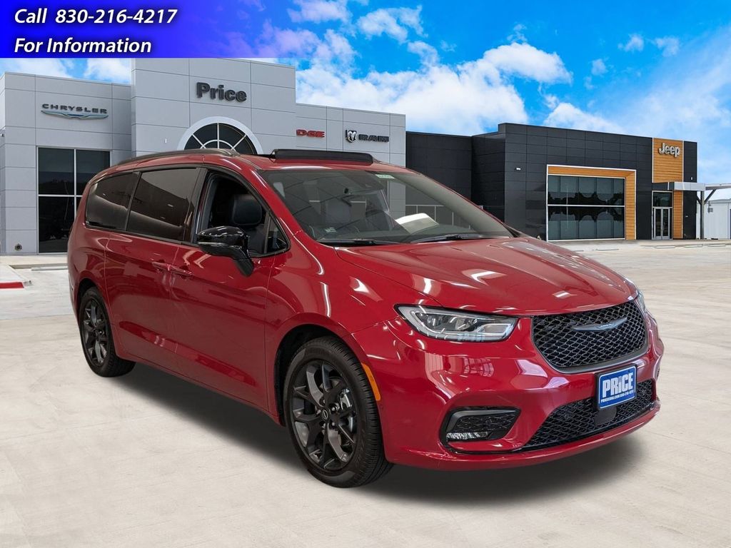 2026 Chrysler Pacifica Limited's photo