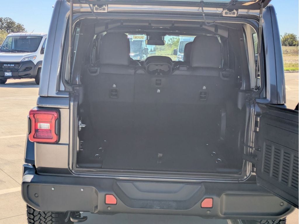 2025 Jeep Wrangler 4-Door Sahara - Photo 19