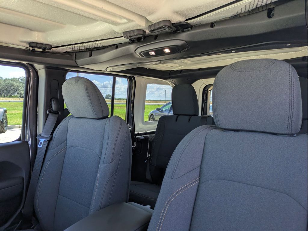 2025 Jeep Wrangler 4-Door Willys - Photo 12
