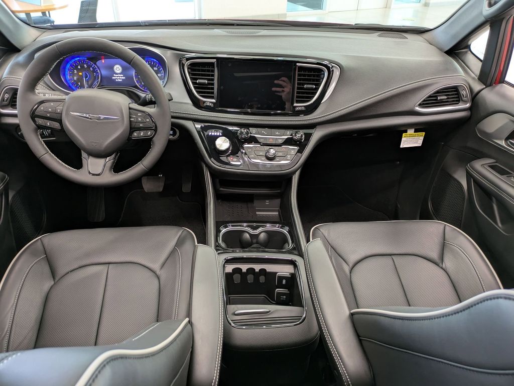 2026 Chrysler Pacifica Limited - Photo 16